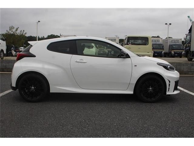 GR YARIS