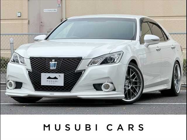 CROWN sedan hybrid