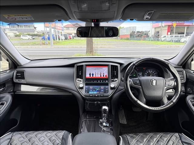 CROWN sedan hybrid
