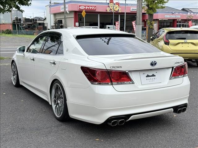 CROWN sedan hybrid