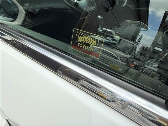 CROWN sedan hybrid