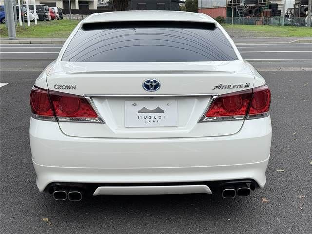 CROWN sedan hybrid