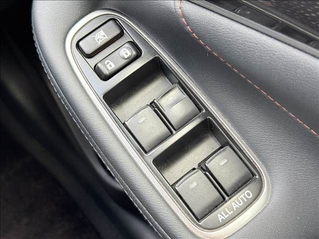 CROWN sedan hybrid