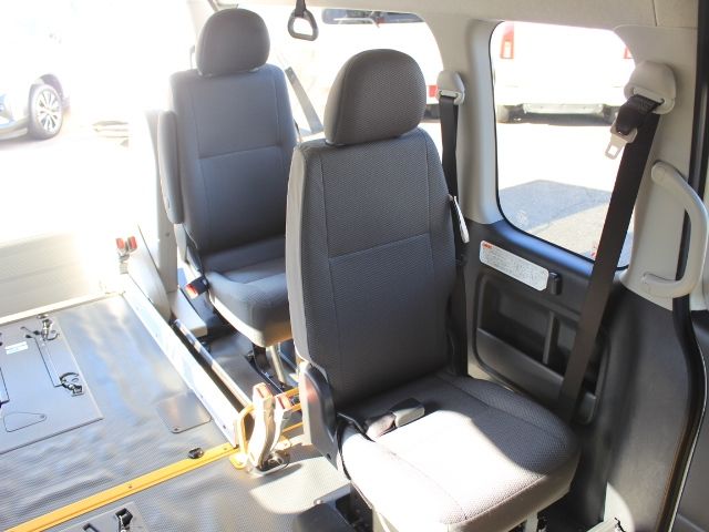 HIACE COMMUTER