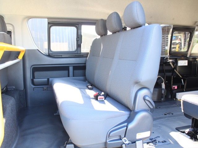 HIACE COMMUTER