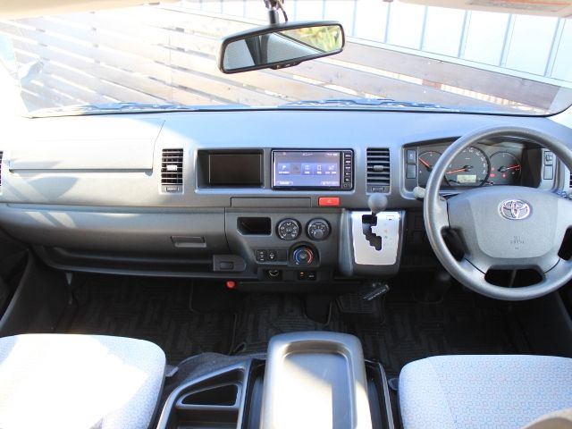 HIACE COMMUTER