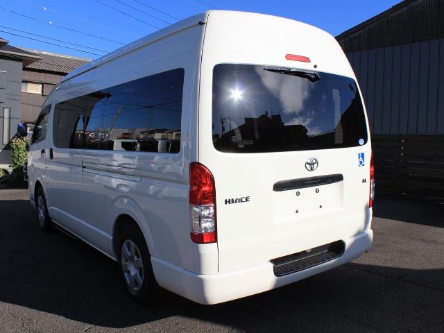 HIACE COMMUTER
