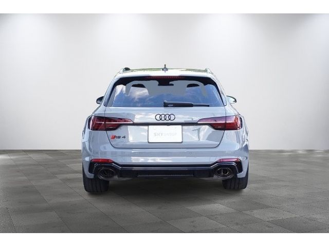 AUDI RS4 AVANT