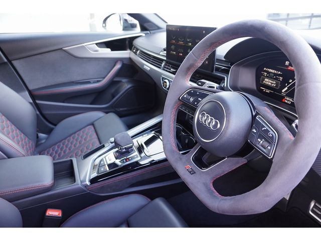 AUDI RS4 AVANT