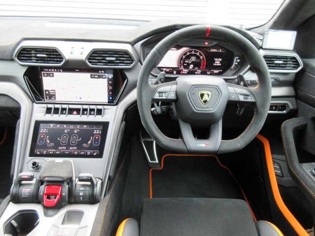 LAMBORGHINI URUS