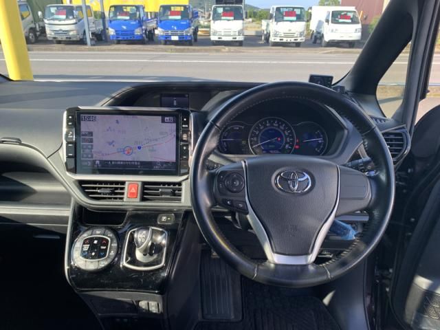 VOXY HYBRID