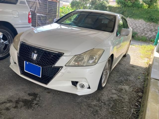 CROWN sedan