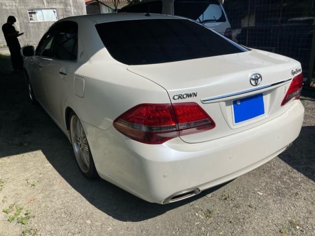 CROWN sedan