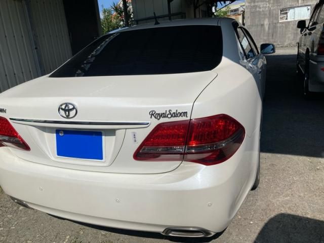 CROWN sedan