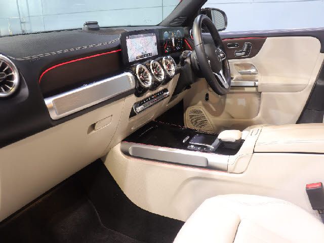 MERCEDES BENZ GLB