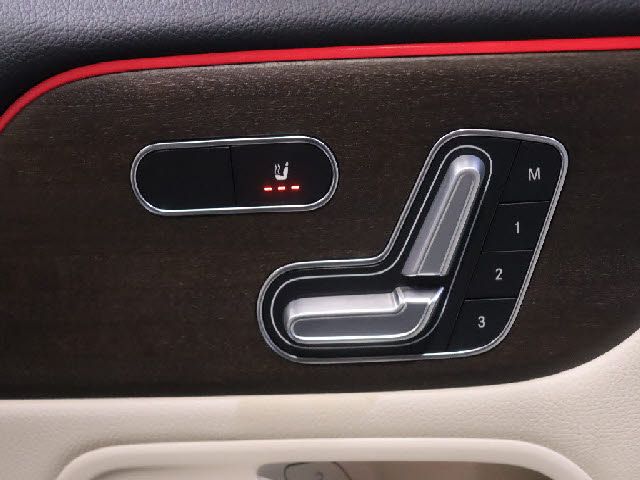 MERCEDES BENZ GLB