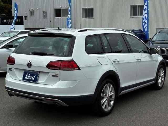 VOLKSWAGEN GOLF Alltrack
