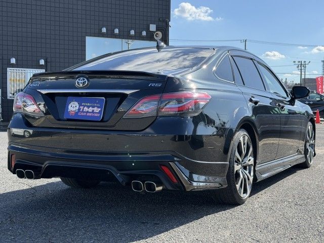 CROWN sedan