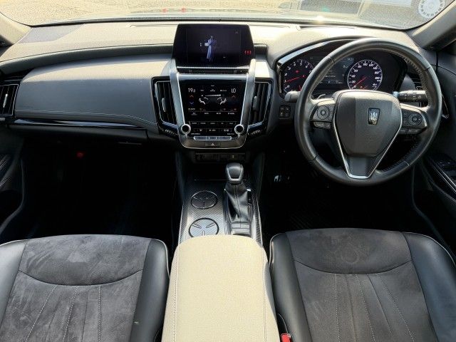 CROWN sedan
