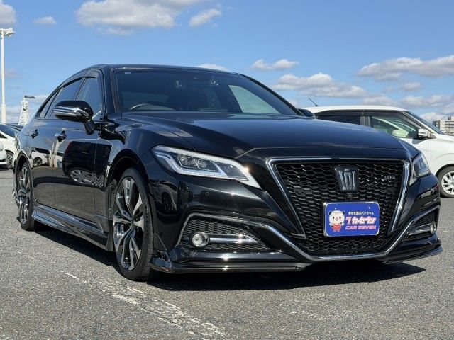 CROWN sedan