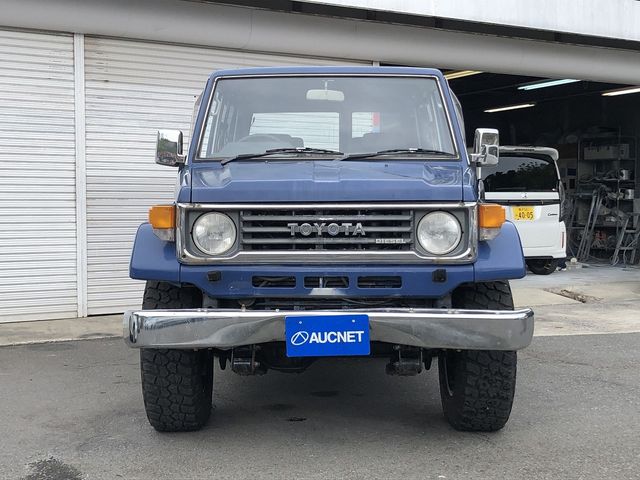 LANDCRUISER van