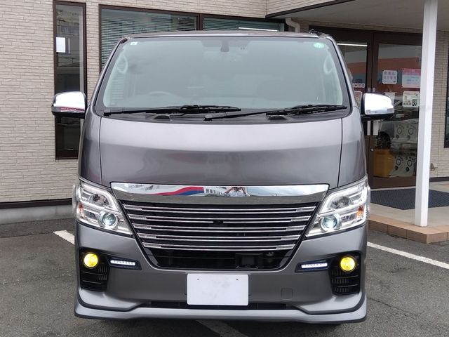 NV350 CARAVAN 4WD