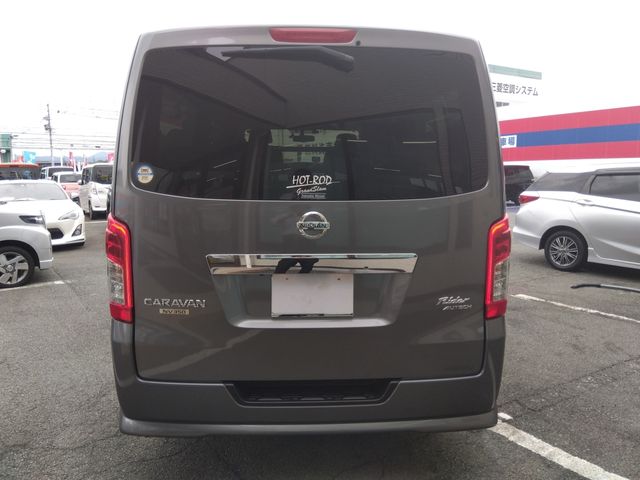 NV350 CARAVAN 4WD