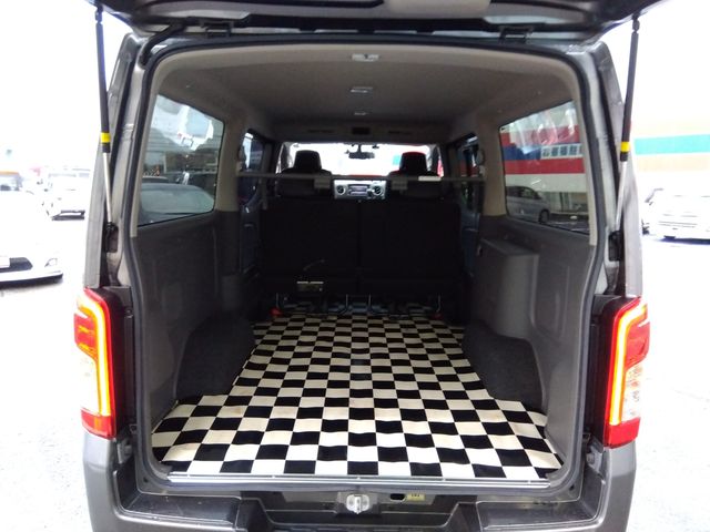 NV350 CARAVAN 4WD
