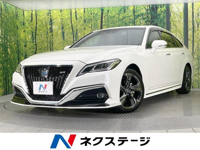CROWN sedan hybrid