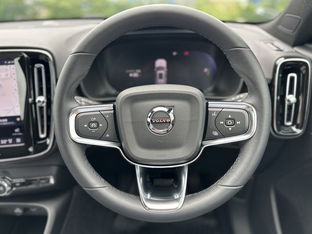 VOLVO EX40