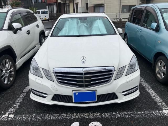 MERCEDES BENZ E class sedan