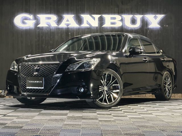 CROWN sedan