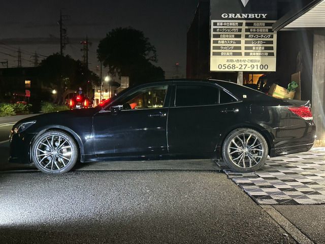CROWN sedan