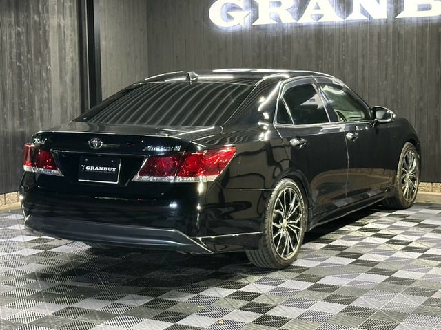 CROWN sedan