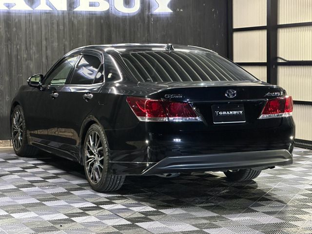 CROWN sedan
