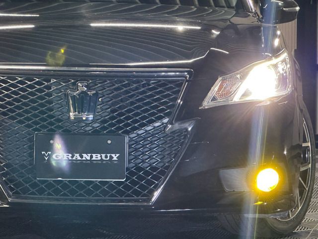 CROWN sedan