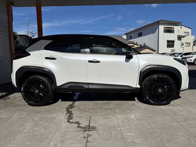 YARIS CROSS