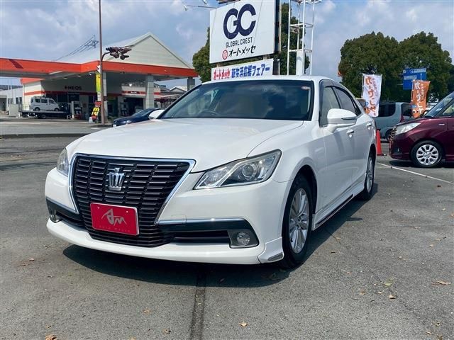 CROWN sedan