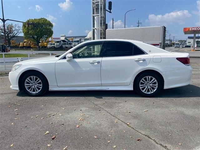 CROWN sedan