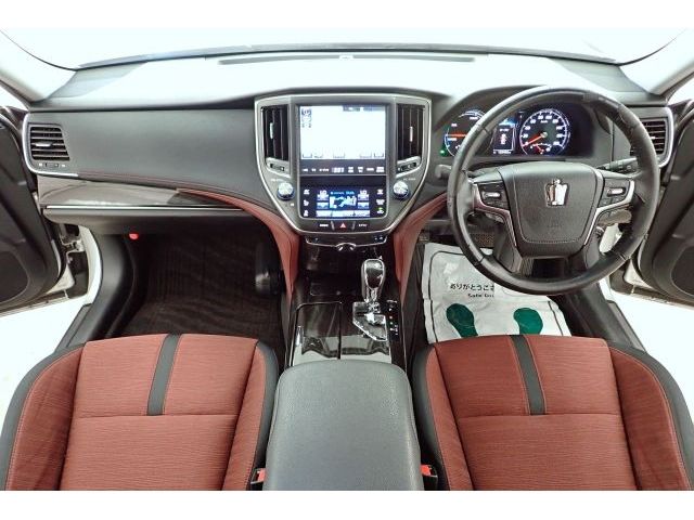 CROWN sedan hybrid