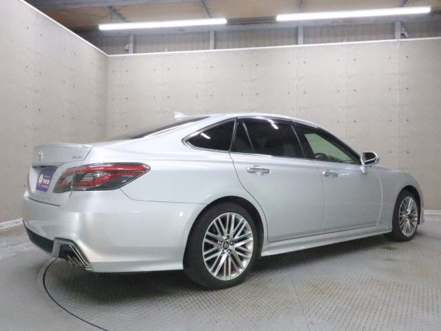 CROWN sedan