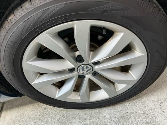 VOLKSWAGEN The BEETLE