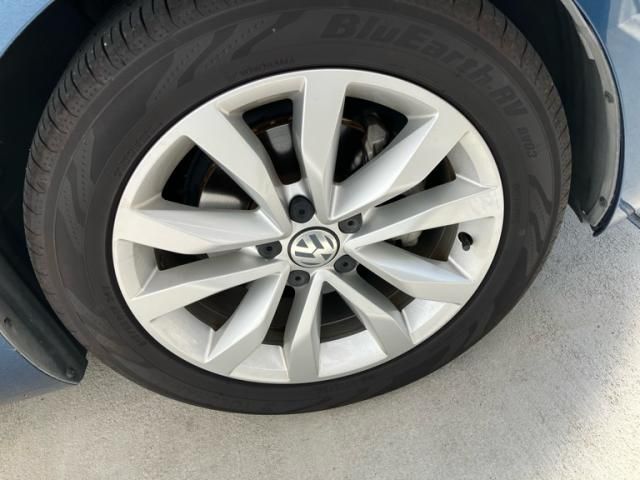 VOLKSWAGEN The BEETLE