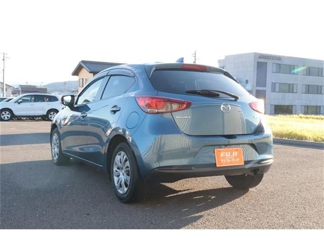 MAZDA2