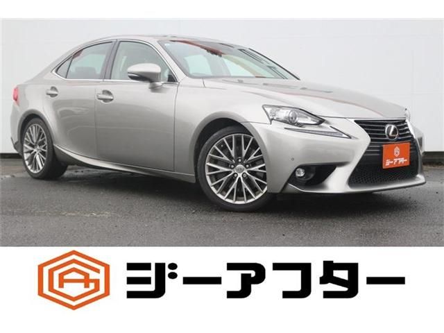 LEXUS IS200t
