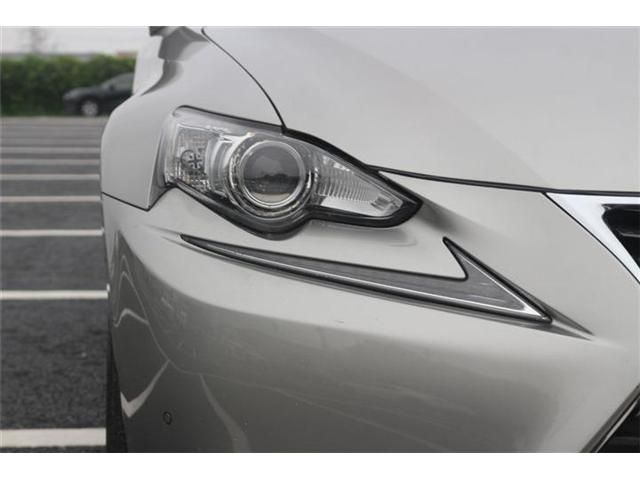 LEXUS IS200t