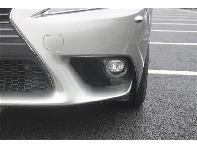 LEXUS IS200t