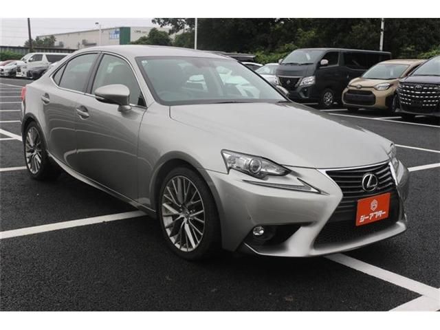 LEXUS IS200t