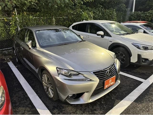LEXUS IS200t