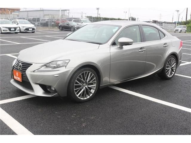 LEXUS IS200t
